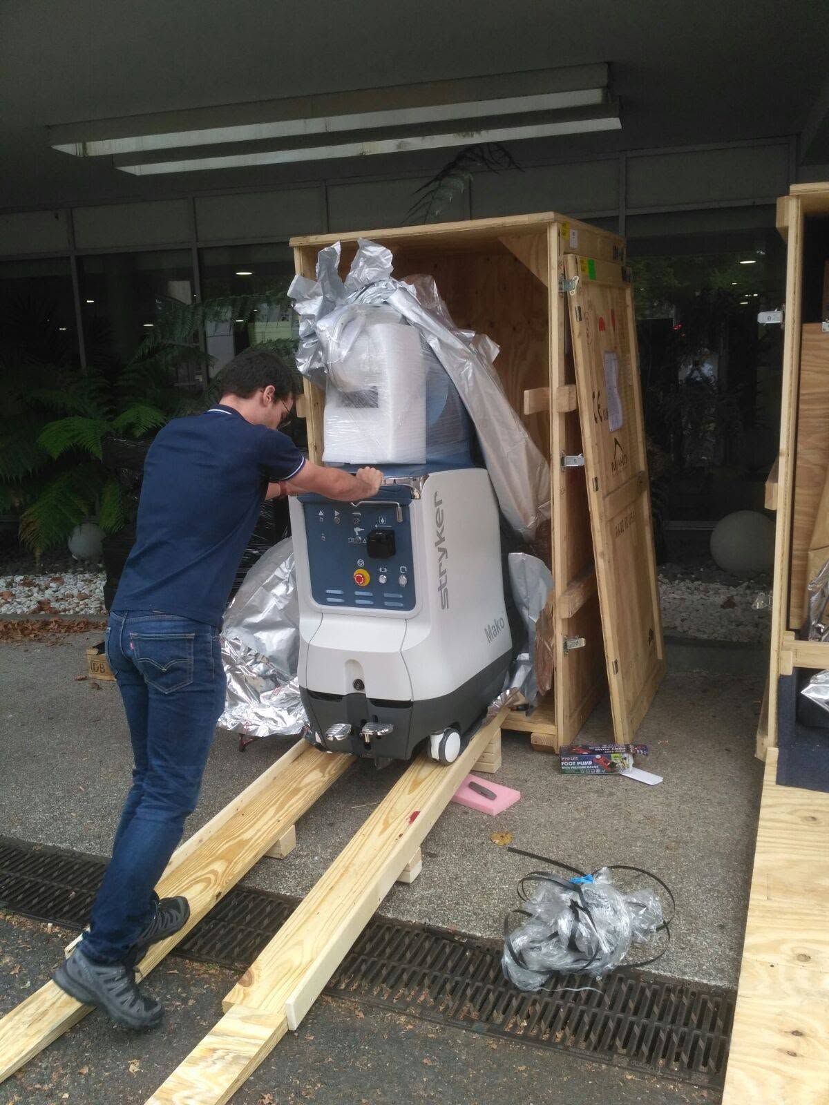 Première prothèse partielle de genou assistée par robot MAKO® en France — 3 septembre 2018, Clinique Tivoli Bordeaux