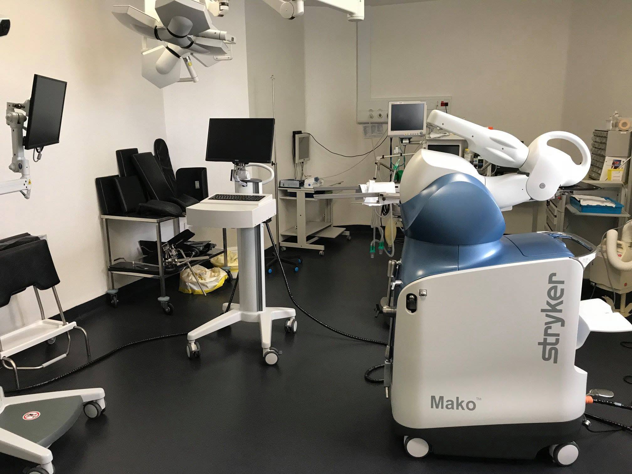 Première prothèse partielle de genou assistée par robot MAKO® en France — 3 septembre 2018, Clinique Tivoli Bordeaux