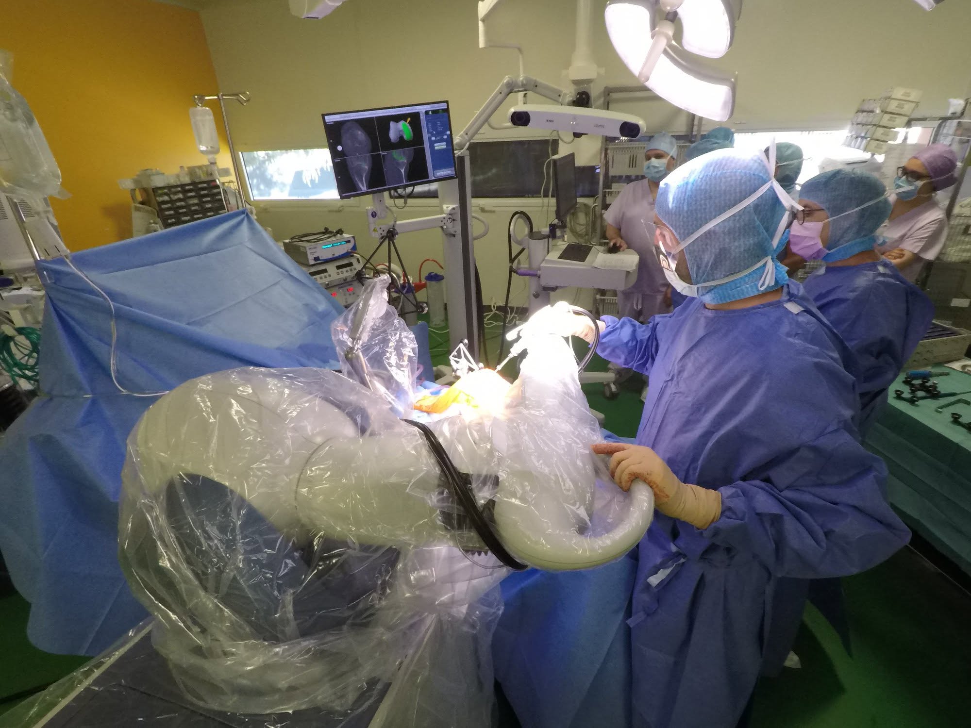 Première prothèse partielle de genou assistée par robot MAKO® en France — 3 septembre 2018, Clinique Tivoli Bordeaux