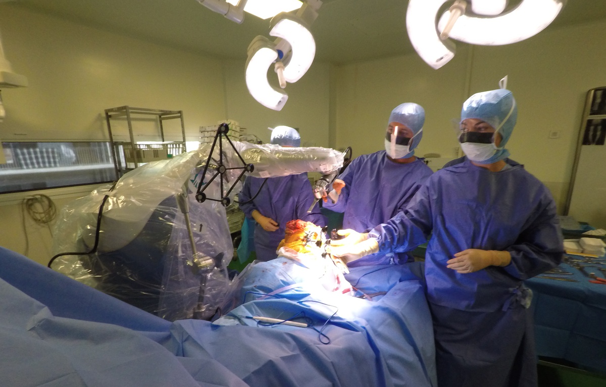 Intervention de prothèse de genou assistée par le robot MAKO®